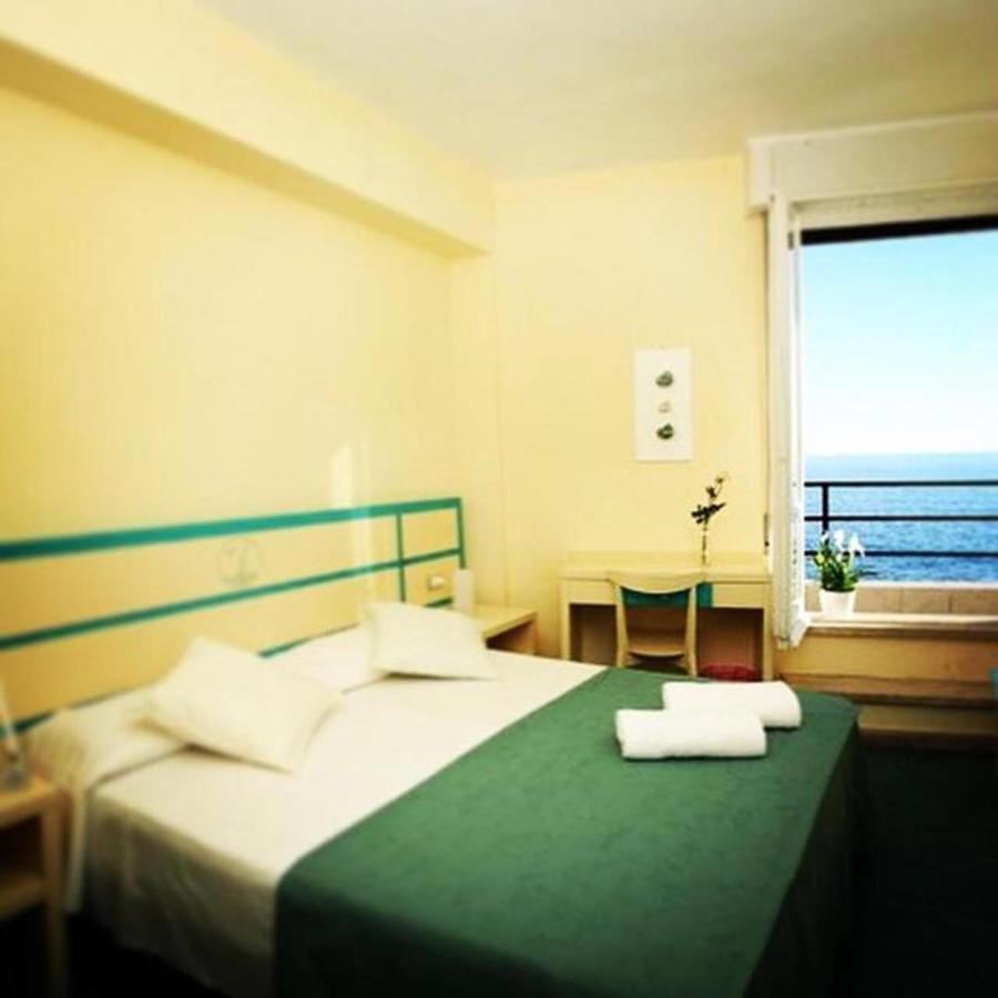 Hotel La Scogliera Cavi di Lavagna Exteriör bild