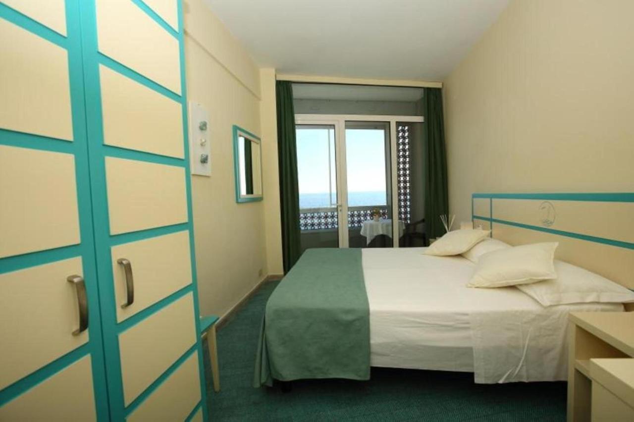 Hotel La Scogliera Cavi di Lavagna Exteriör bild