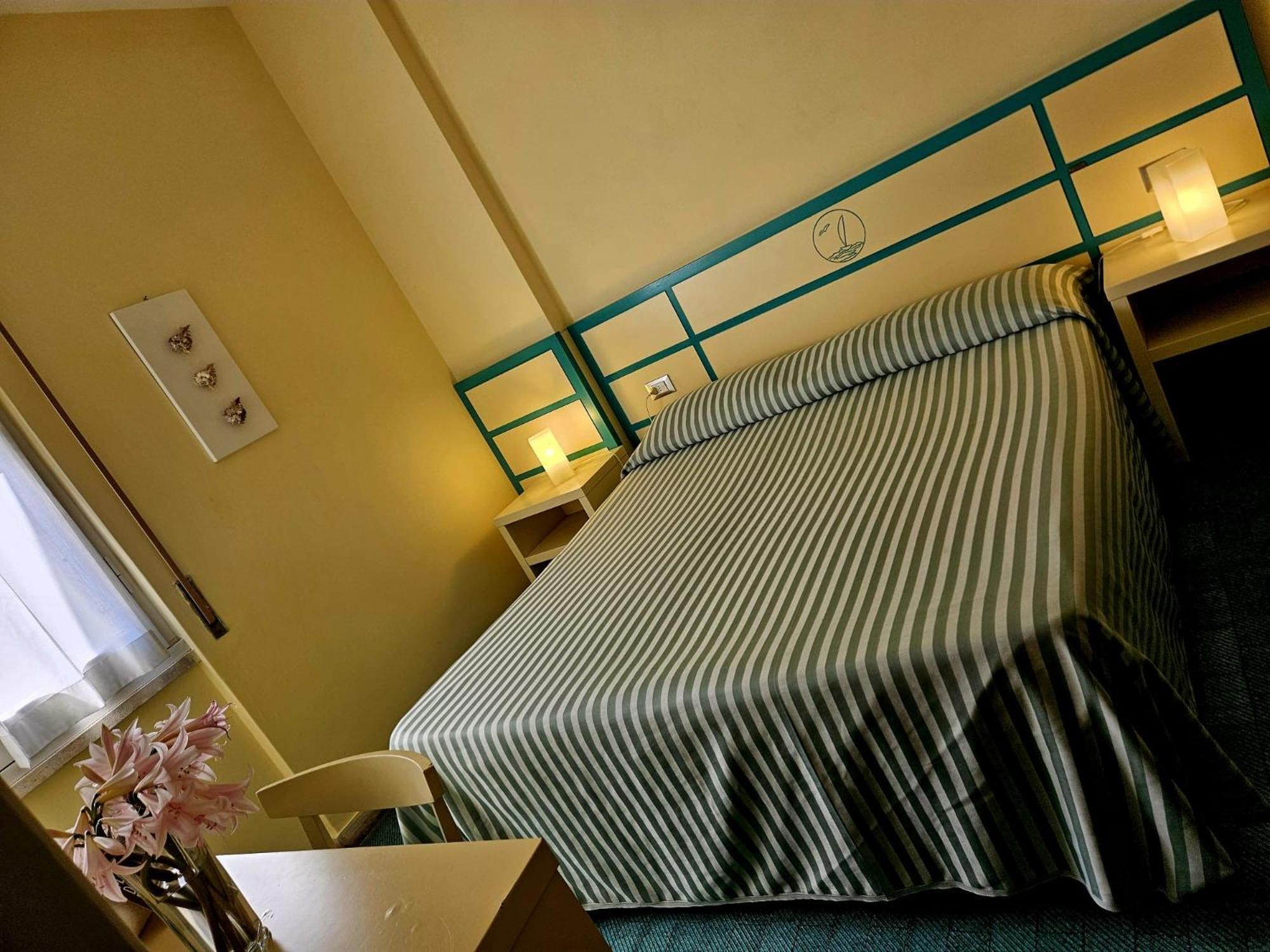 Hotel La Scogliera Cavi di Lavagna Exteriör bild