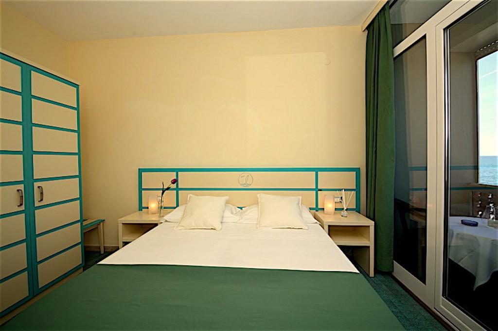 Hotel La Scogliera Cavi di Lavagna Exteriör bild