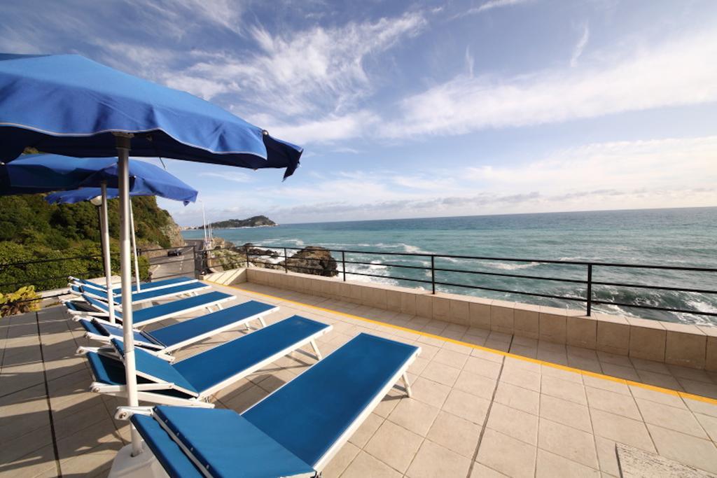 Hotel La Scogliera Cavi di Lavagna Exteriör bild