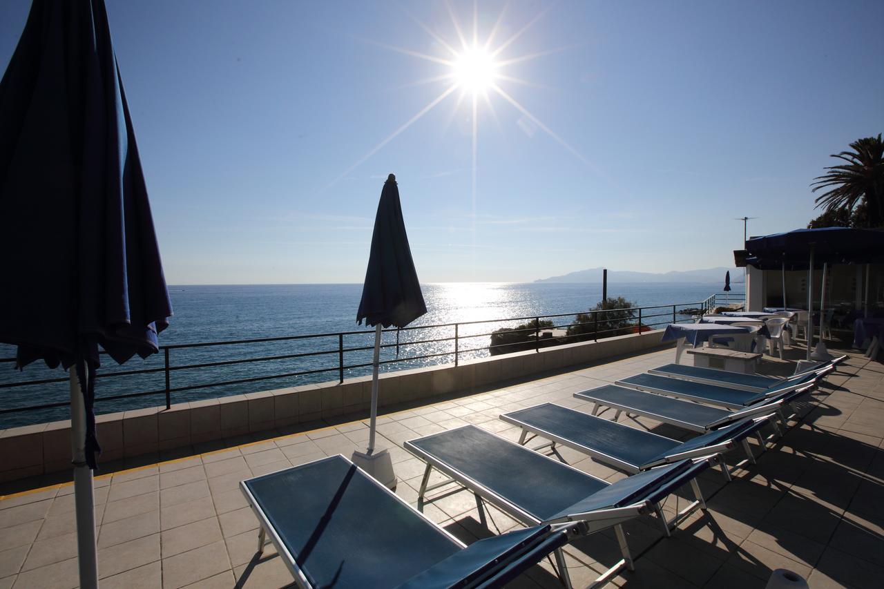 Hotel La Scogliera Cavi di Lavagna Exteriör bild